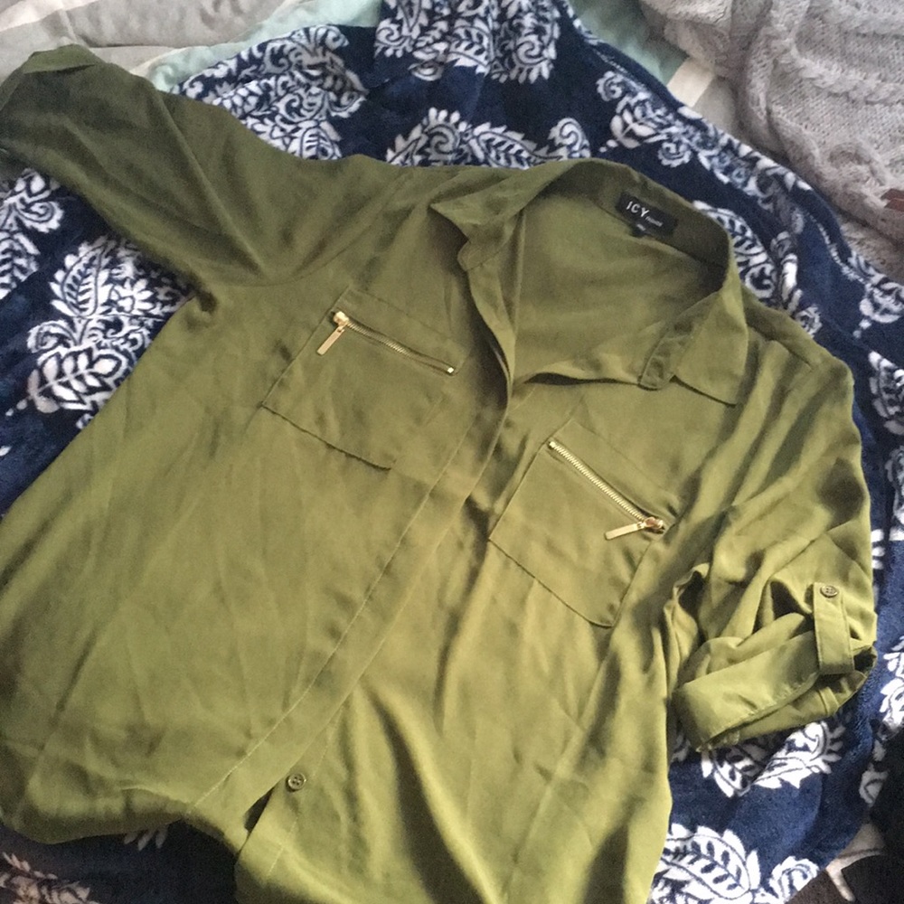 Discovery Fashion olive green button down top